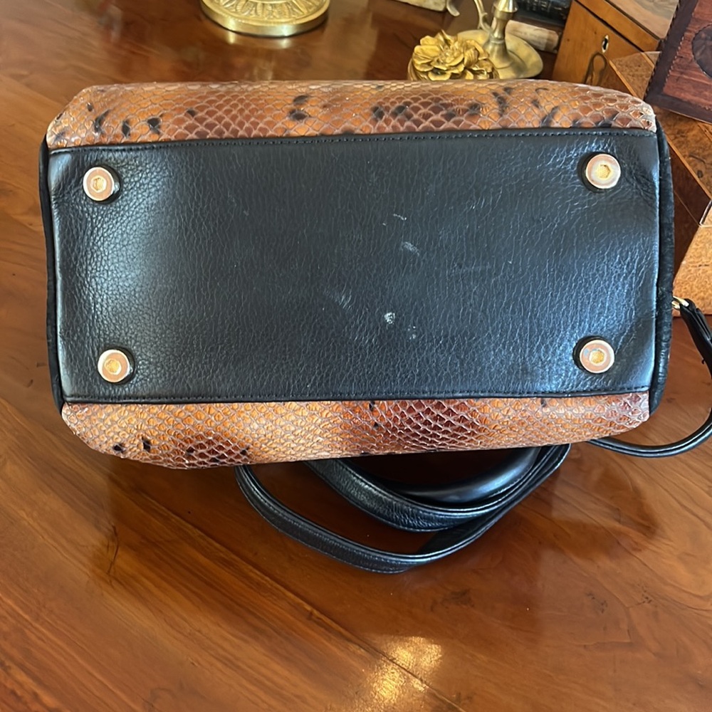 Kelly Wynne Authentic Snakeskin Purse - Picture 6 of 14